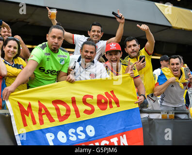 Chicago, USA. 22 Juin, 2016. La Colombie est fans cheer au cours de la demi-finale de la Copa Centenario match de football contre le Chili à Chicago, Illinois, États-Unis, le 22 juin 2016. Credit : Bao Dandan/Xinhua/Alamy Live News Banque D'Images