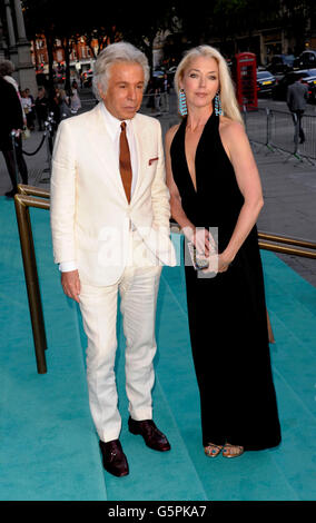 Londres, Royaume-Uni. 22 Juin, 2016. Tamara Beckwith & Giancarlo Glammetti présents au V & A Summer Party en partenariat avec Harrods Londres mercredi 22 juin 2016 Crédit : Peter Phillips/Alamy Live News Banque D'Images