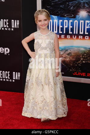 Hollywood, Californie. 20 Juin, 2016. HOLLYWOOD, CA - le 20 juin : actrice McKenna Grace arrive à la première de la 20th Century Fox's 'Independence Day : résurgence" au théâtre chinois de Grauman le 20 juin 2016 à Hollywood, Californie. | Verwendung weltweit/alliance Photo © dpa/Alamy Live News Banque D'Images