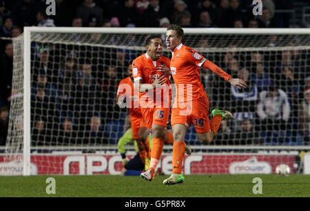 Chris Wood de Millwall (à droite) célèbre avec Liam Feeney après avoir obtenu son deuxième but lors du match de championnat de la npower football League au stade AMEX de Brighton. Banque D'Images