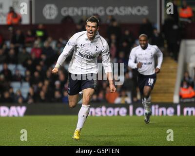 Football - Barclays Premier League - Aston Villa / Tottenham Hotspur - Villa Park.Gareth Bale de Tottenham Hotspur célèbre le quatrième score de son côté et son but de chapeau-tour Banque D'Images