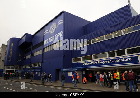 Vue générale à l'extérieur de Loftus Road, stade des Queens Park Rangers Banque D'Images