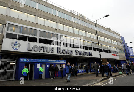 Vue générale à l'extérieur de Loftus Road, stade des Queens Park Rangers Banque D'Images