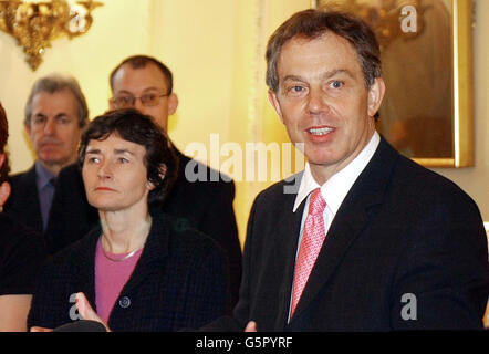 Tony Blair rencontre des apprenants adultes Banque D'Images