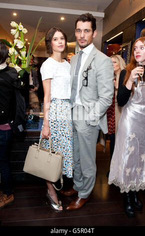 David Gandy et sa petite amie Sarah Ann Macklin à la présentation Angelo Galasso, tenue dans le cadre des collections de Londres : hommes à la maison Angelo Galasso à Knightsbridge, à l'ouest de Londres. Banque D'Images