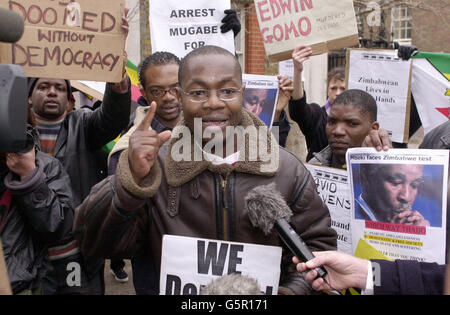 Adrian Lunga de la liberté pour le Zimbabwe Campagne (centre) Banque D'Images