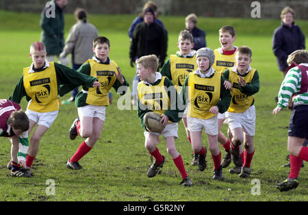 Le tournoi de minis lors de la tournée du club de rugby Lloyds TSB à Myhabit à Édimbourg. Banque D'Images