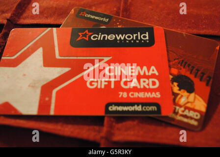 Le logo Cineworld est affiché sur les cartes-cadeaux Cineworld Banque D'Images