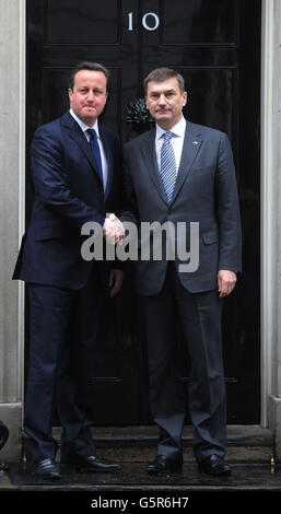 Cameron rencontre homologue estonien Banque D'Images