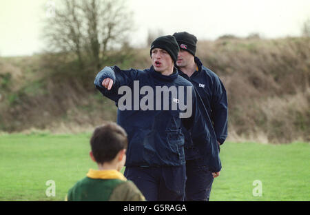 Matt Dawson, capitaine de Northampton, lors du Lloyds TSB Mini Rugby Festival à Northampton. Banque D'Images