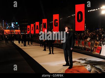 Directeur Quentin Tarantino (à droite) arrivant pour la première de Django Unchained à l'Empire Leicester Square, Londres. Banque D'Images