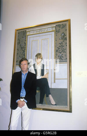 L'artiste Bryan Organ avec sa peinture de Lady Diana Spencer au National Portrait Gallery de Londres. C'est le premier portrait officiel du fiancé du Prince Charles à être commandé. Banque D'Images