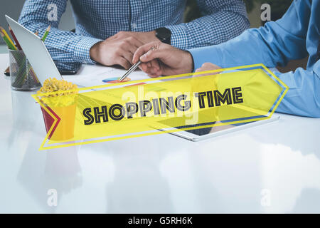 Bureau de travail affaires Shopping time CONCEPT DE RÉFLEXION D'ÉQUIPE Banque D'Images