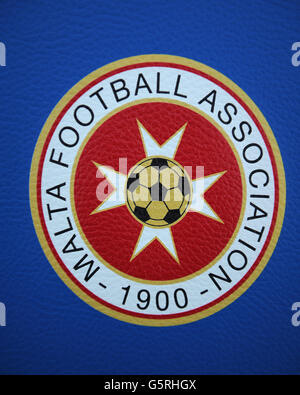 Football - International friendly - Malte v Irlande du Nord - Stade national Ta'Qali.Vue générale d'un badge MFA, Malta football Association Banque D'Images