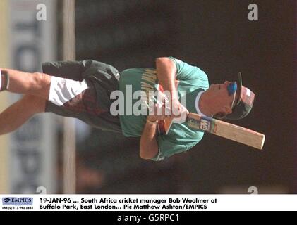 19 JANVIER 96. Bob Woolmer, responsable du cricket en Afrique du Sud, à Buffalo Park, à l'est de Londres Banque D'Images