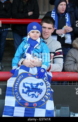 Football - FA Cup - quatrième tour - Brentford / Chelsea - Griffin Park.Les fans de Chelsea dans les stands avant le match Banque D'Images