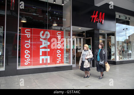 En vente magasin H & M, Wood Green, au nord de Londres le 20 juin 2016 Banque D'Images