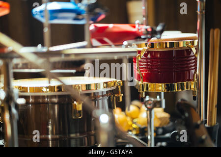 Batterie et guitare Autres instruments et matériel de studio Banque D'Images