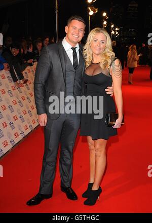 L'apprenti gagnant Ricky Martin et l'invité arrivant pour les National Television Awards 2013 à l'O2 Arena, Londres. Banque D'Images