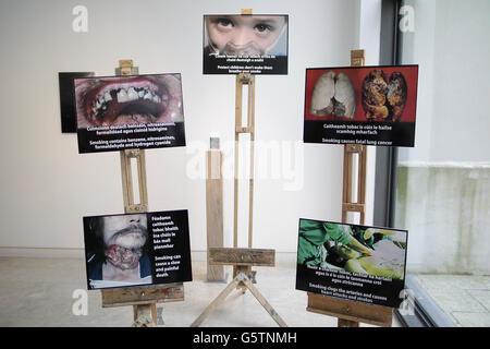 Photographies qui apparaîtront sur les emballages de cigarettes vendus en Irlande à la RHA Gallery, Dublin. Banque D'Images