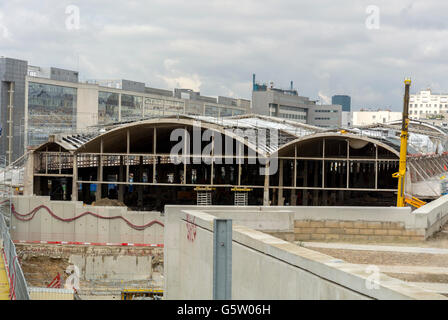 Paris, France, projet de Nouvelle architecture moderne, quartier Paris Rive gauche, 'la Halle Freyssinet', chantier, incubateur de start-up bâtiment 'Station F' Banque D'Images