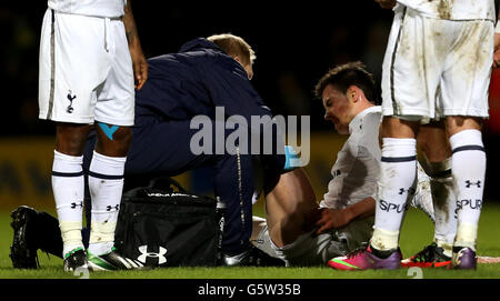 La balle de Gareth de Tottenham Hotspur reçoit un traitement lors du match de la Barclays Premier League à Carrow Road, Norwich. Banque D'Images