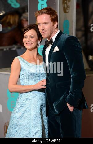 Helen McClory et Damian Lewis arrivent pour les British Academy film Awards 2013 à l'Opéra Royal, Bow Street, Londres. Banque D'Images