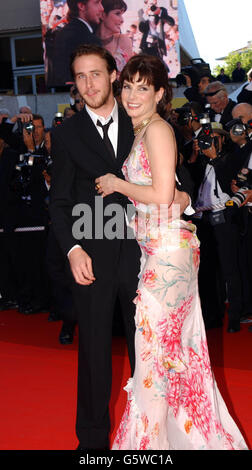 Ryan Gosling et Sandra Bullock arrivent au Palais des Festival, pour la première de 'Mourder by Number' pendant le 55e Festival de Cannes. Banque D'Images