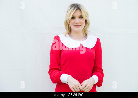 Emerald Fennell, romancière, actrice et auteur. Surtout connue pour son rôle de l'infirmière dans le montage de Patsy BBC séries dramatiques, appelez la sage-femme. Le Hay Festival de la littérature et les arts, Hay-on-Wye, Powys, Pays de Galles, Royaume-Uni, Dimanche 05 Juin 2016 Banque D'Images
