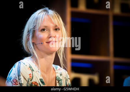 Clémence Burton-Hill, actrice anglaise, romancier, musicien, journaliste et présentateur de radio Le Hay Festival de la littérature et les arts, Hay-on-Wye, Powys, Pays de Galles, Royaume-Uni, Dimanche 05 Juin 2016 Banque D'Images