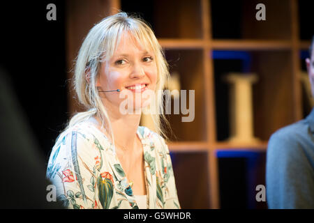 Clémence Burton-Hill, actrice anglaise, romancier, musicien, journaliste et présentateur de radio Le Hay Festival de la littérature et les arts, Hay-on-Wye, Powys, Pays de Galles, Royaume-Uni, Dimanche 05 Juin 2016 Banque D'Images