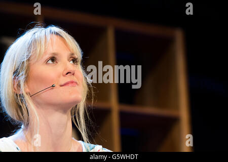 Clémence Burton-Hill, actrice anglaise, romancier, musicien, journaliste et présentateur de radio Le Hay Festival de la littérature et les arts, Hay-on-Wye, Powys, Pays de Galles, Royaume-Uni, Dimanche 05 Juin 2016 Banque D'Images