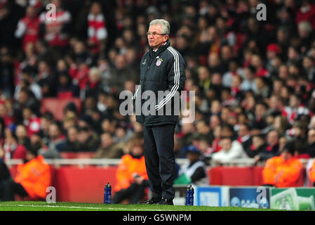 Football - UEFA Champions League - Round de 16 - First Leg - Arsenal / Bayern Munich - Emirates Stadium. Jupp Heynckes, directeur du Bayern Munich, sur la ligne de contact Banque D'Images