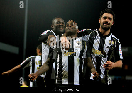 Football - npower football League One - Notts County / Bury - Meadow Lane.Jamal Campbell-Ryce (au centre), du comté de Notts, célèbre le quatrième but de la partie de la pénalité Banque D'Images