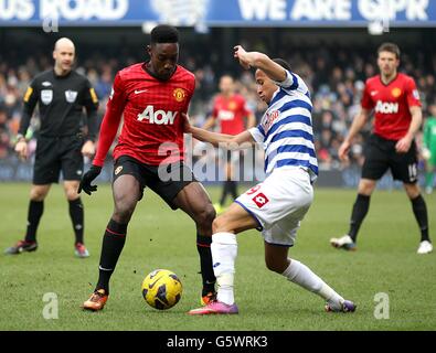 Soccer - Barclays Premier League - Queens Park Rangers v Manchester United - Loftus Road.Danny Welbeck (à gauche) de Manchester United et Andros Townsend des Queens Park Rangers se battent pour le ballon Banque D'Images