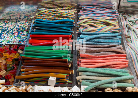 Affichage de bonbons colorés, France Banque D'Images