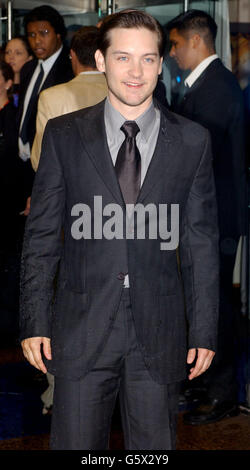 Star of the film Tobey Maguire arrive pour la première britannique de Spider-Man au cinéma Odeon de Leicester Square, Londres. Banque D'Images