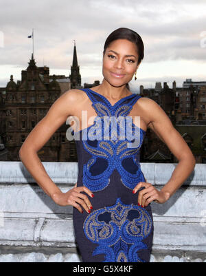 Naomie Harris se trouve sur le toit de l'hôtel Balmooral d'Édimbourg pour lancer le Blu-ray DVD de Skyfall.PRESS ASSOCIATION photo:Date de la photo:Samedi 16 février, 2013.Voir PA Story.photo crédit devrait lire David Cheskin/PA Wire. Banque D'Images