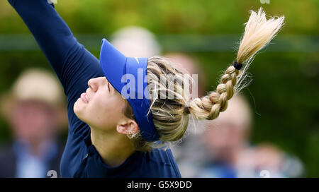 Eugenie Bouchard du Canada agit contre Irina-Camelia Begu de Roumanie au tournoi de tennis international Aegon au parc Devonshire à Eastbourne. 21 juin 2016. Simon Dack / Telephoto Images Banque D'Images