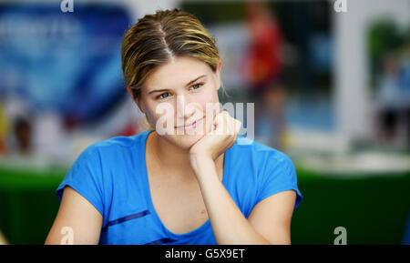 Eugénie Bouchard du Canada ressemble à l'ambiance détendue Aegon le tournoi international de tennis du Devonshire Park à Eastbourne. Le 21 juin 2016. Simon Dack / Images téléobjectif Banque D'Images