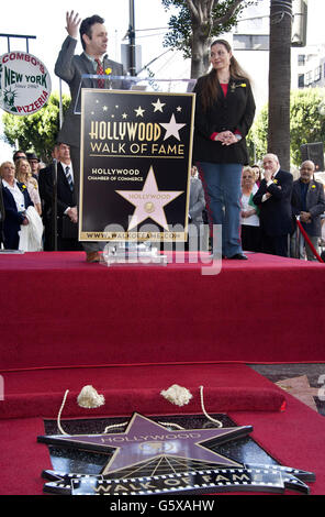 Maria Burton et Michael Sheen lors d'une cérémonie en l'honneur de feu Richard Burton avec une étoile sur le Hollywood Walk of Fame, Los Angeles, États-Unis, à côté de celui d'Elizabeth Taylor. Banque D'Images