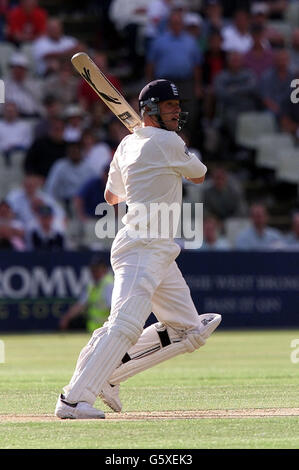 Deuxième test Angleterre/Sri Lanka.Andrew Flintoff en action pour l'Angleterre lors du 2ème Test Npower entre l'Angleterre et le Sri Lanka à Edgbaston. Banque D'Images