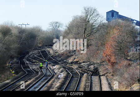 Vue générale montrant le glissement de terrain sur les lignes de chemin de fer de la mine de charbon Hatfield, Stainforth, dans le Yorkshire du Sud. Banque D'Images