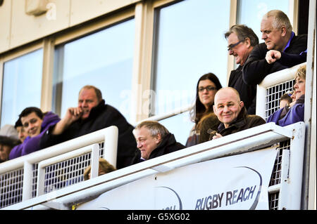 Andy Robinson regarde le match du championnat RFU au Memorial Stadium, à Bristol. Banque D'Images