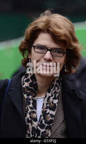 Vicky Pryce, l'ancienne femme du député libéral démocrate Chris Huhne, arrive aujourd'hui au tribunal de la Couronne de Southwark à Londres pour le début de son procès pour avoir pris ses points d'excès de vitesse il y a dix ans. Banque D'Images