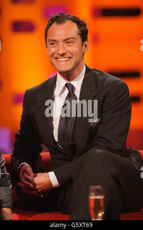 Jude Law pendant le tournage du Graham Norton Show aux London Studios qui sera diffusé le vendredi 1er mars. Banque D'Images