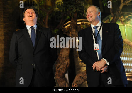 Le Premier ministre David Cameron assiste à une réception au Musée de Mumbai pour hommes d'affaires et femmes indiens et britanniques et est animé par le PDG de BP Bob Dudley. ASSOCIATION DE PRESSE lundi 16 2013 février. M. Cameron effectue une visite commerciale de trois jours en Inde, où il tiendra plus tard des entretiens avec son homologue indien, le Dr Manmohan Singh, à Delhi. Voir PA Story POLITICS Cameron. Le crédit photo devrait se lire comme suit : Stefan Rousseau/PA Wire Banque D'Images