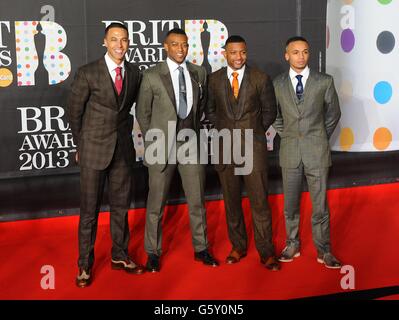 (De gauche à droite) Marvin Humes, Oritse Williams, Jonathan ' JB' Gill et Aston Merrygold de JLS arrivant pour les Brit Awards 2013 à l'O2 Arena, Londres. Banque D'Images