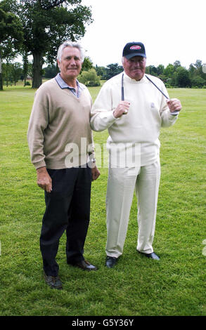 L'ancien Bond George Lazenby et Henry Cooper assistent au James Bond Celebrity Golf Classic 007 et au dîner de gala célébrant 40 ans depuis le Dr No et pour recueillir des fonds pour la Fondation Ian Fleming et le Club de variétés de Grande-Bretagne au Stoke Poges Golf Club, Buckinghamshire. Banque D'Images