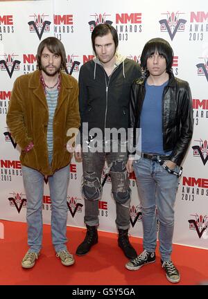 Prix NME 2013 - arrivées - Londres.Gary, Ross et Ryan Jarman des Cribs arrivent pour les prix NME 2013, au Troxy, Londres. Banque D'Images